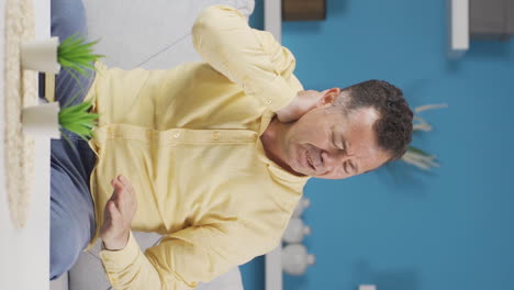 Vertical-video-of-Old-man-with-neck-pain.